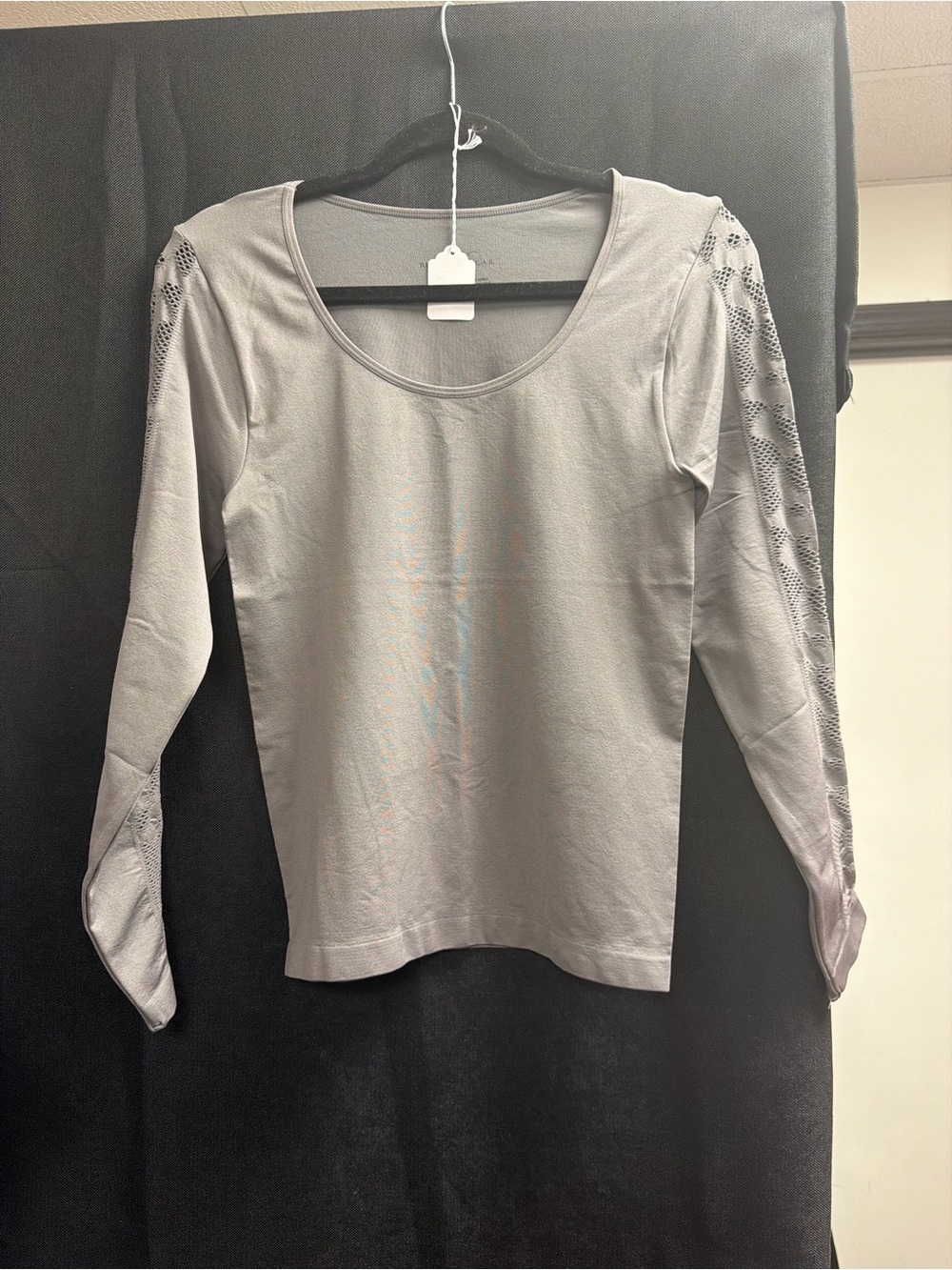 Women's Long Sleeve Scoop Neck Top in Light Gray
